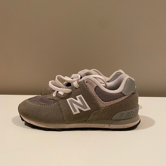 New Balance Classic 574 Kids Shoes - Picture 1 of 3